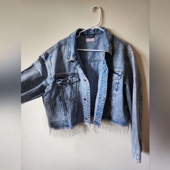 Jean jacket with bedazzled fringes - Picture 2 of 2